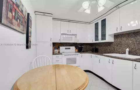 1890 S Ocean Dr #807, Hallandale Beach, FL 33009