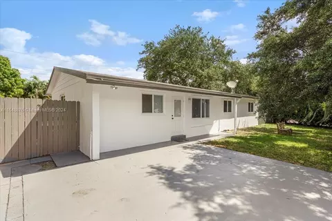 6541 Lincoln St, Hollywood, FL 33024