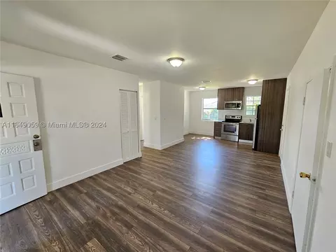 750 NW 74th St, Miami, FL 33150