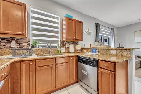 3307 W 90th St, Hialeah, FL 33018 photo 13