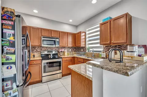 3307 W 90th St, Hialeah, FL 33018 photo 12