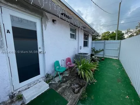 2130 NW 43rd St, Miami, FL 33142