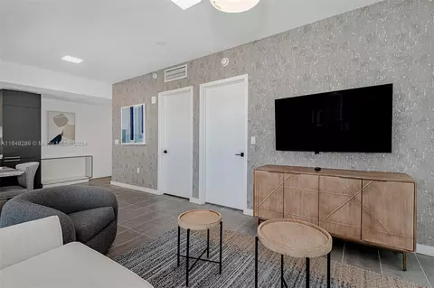 227 NE 2nd St #2502, Miami, FL 33132
