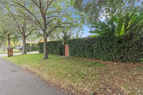 9860 NW 27th St, Doral, FL 33172