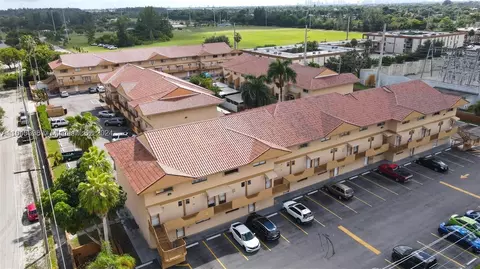 240 W 68th St #205, Hialeah, FL 33014