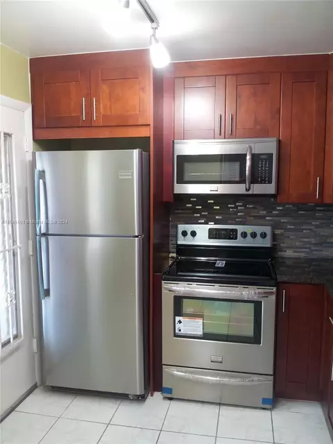 1401 NE 191st St #D205, Miami, FL 33179