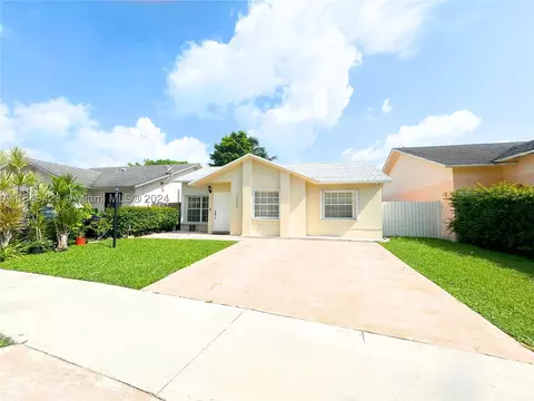 10409 SW 211th St, Cutler Bay, FL 33189