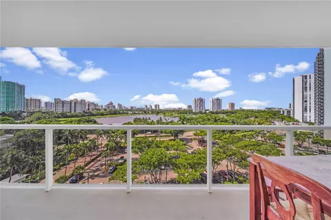 3731 N Country Club Dr #925, Aventura, FL 33180