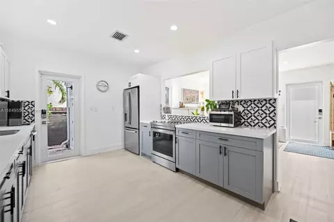 8256 NE 3rd Ct, Miami, FL 33138 photo 15