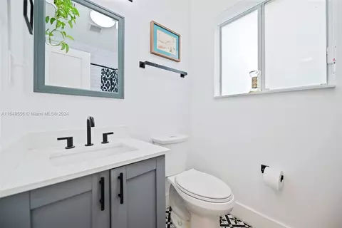 8256 NE 3rd Ct, Miami, FL 33138 photo 24