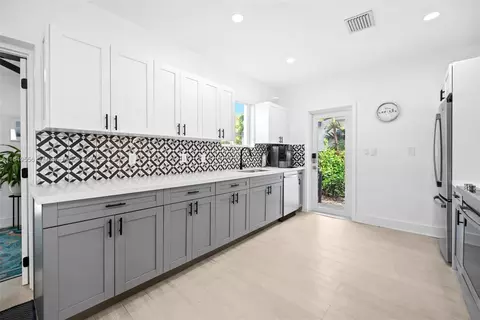 8256 NE 3rd Ct, Miami, FL 33138 photo 14