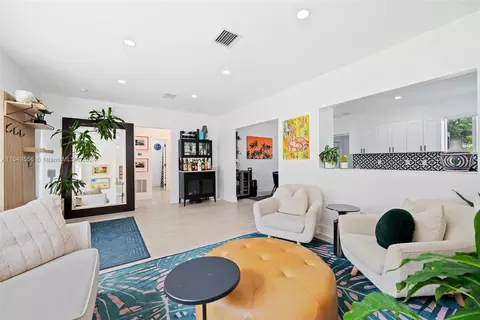 8256 NE 3rd Ct, Miami, FL 33138 photo 11