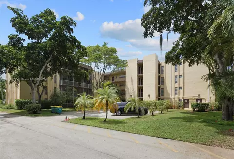 471 N Pine Island Rd #D105, Plantation, FL 33324