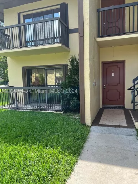 7985 SW 86th St #404, Miami, FL 33143