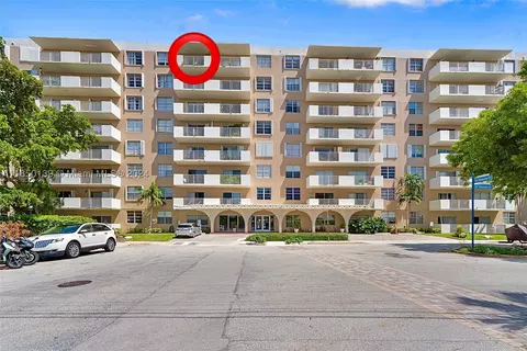 1455 N Treasure Dr #PH-L, North Bay Village, FL 33141