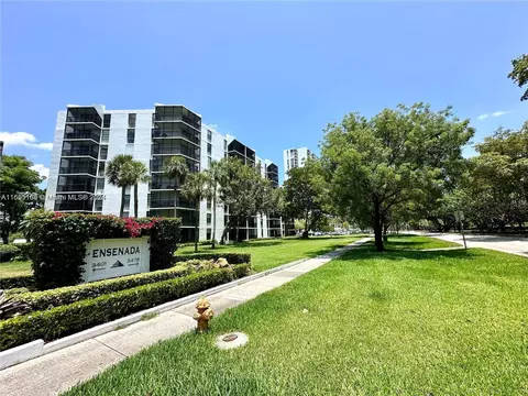 3475 N Country Club Dr #204, Aventura, FL 33180