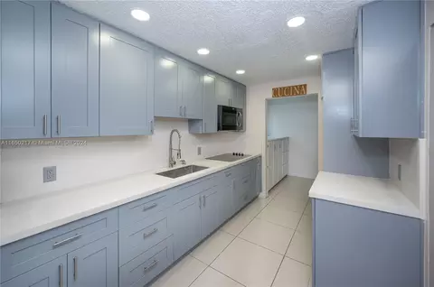 2801 NW 13th St #D, Miami, FL 33125