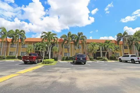 437 Lakeview Dr #102, Weston, FL 33326