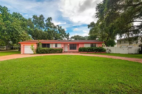 6853 SW 13th St, Pembroke Pines, FL 33023