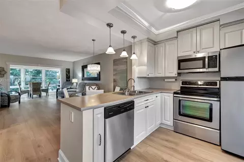 5002 NW 35th St #303, Lauderdale Lakes, FL 33319
