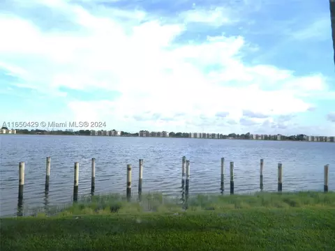 105 Lake Emerald Dr #108, Oakland Park, FL 33309