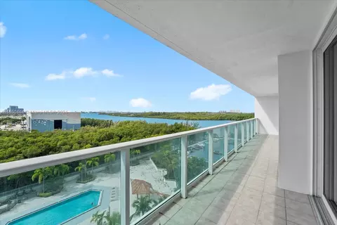 100 Bayview Dr #924, Sunny Isles Beach, FL 33160
