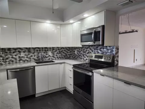 2855 Leonard Dr #H406, Aventura, FL 33160