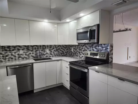 2855 Leonard Dr #H406, Aventura, FL 33160