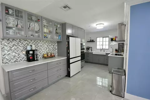 420 NW 140th St, Miami, FL 33168