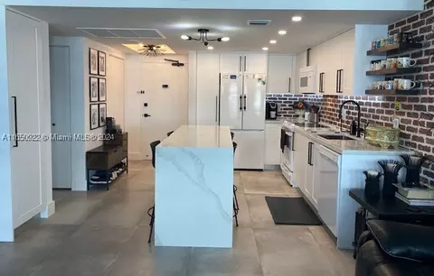 100 Lincoln Rd #1033, Miami Beach, FL 33139