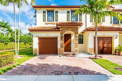 3325 SE 1st St, Homestead, FL 33033