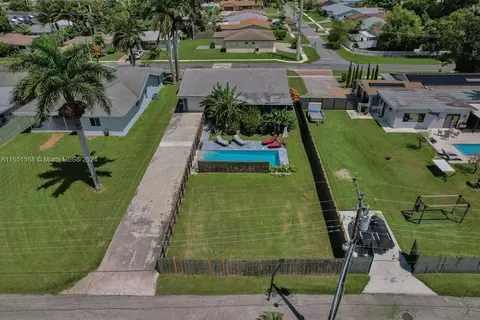 218 SE 2nd St, Dania Beach, FL 33004