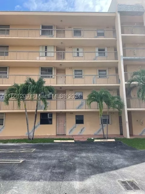 10155 NW 9th St Cir #4-104, Miami, FL 33172