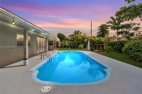 1110 NW 43rd St, Oakland Park, FL 33309