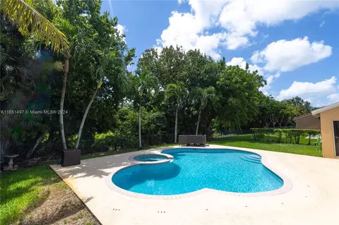 402 SW 200th Ter, Pembroke Pines, FL 33029