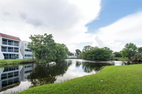 230 Lakeview Dr #309, Weston, FL 33326