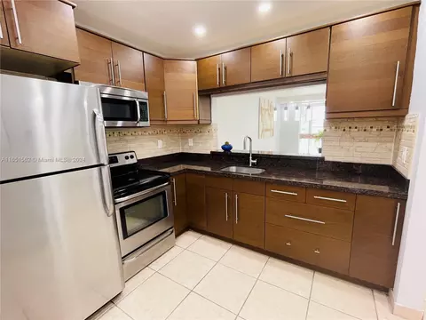 18707 NE 14th Ave #637, Miami, FL 33179