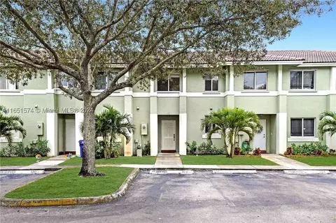 163 Hidden Ct Rd #I-51, Hollywood, FL 33023