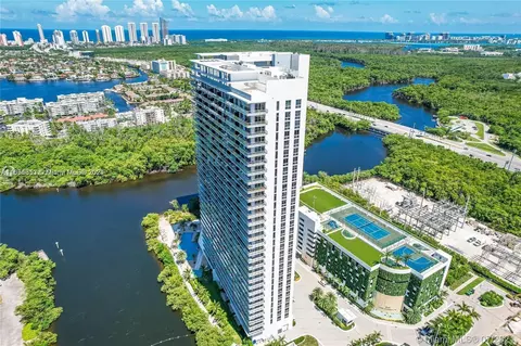 16385 Biscayne Blvd #1201, North Miami Beach, FL 33160