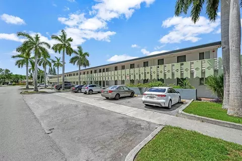 941 NE 169th St #102, North Miami Beach, FL 33162