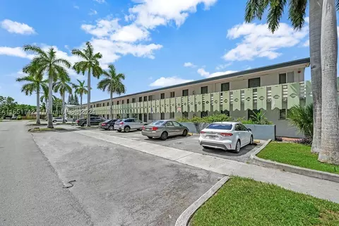 941 NE 169th St #102, North Miami Beach, FL 33162