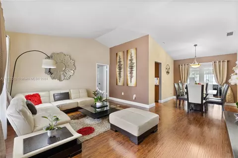 8401 NW 8th St, Pembroke Pines, FL 33024