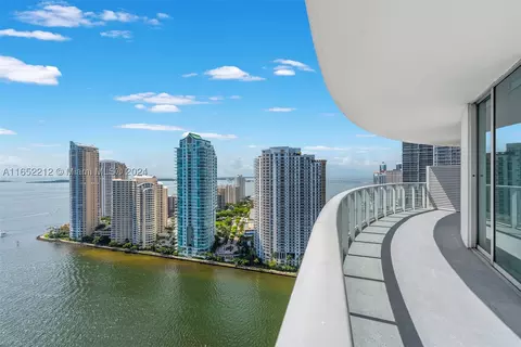 300 S Biscayne Blvd #T-2910, Miami, FL 33131