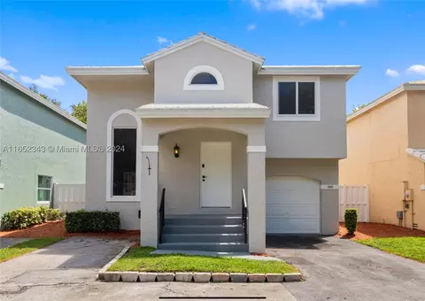 9810 NW 2nd Ct, Plantation, FL 33324