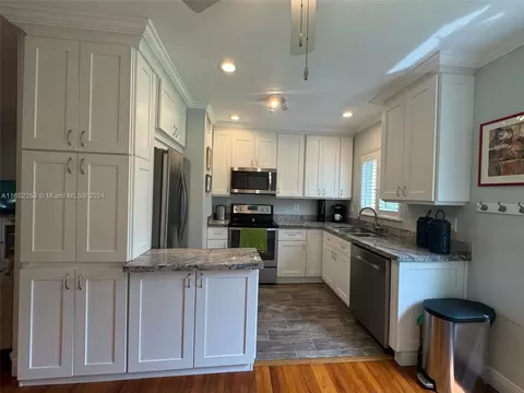5530 SW 76th St #A, Miami, FL 33143