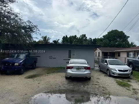 330 NW 98th St, Miami, FL 33150
