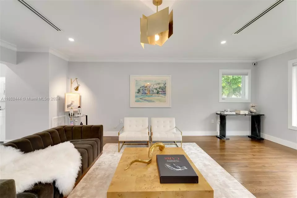 Living - 547 Giralda Ave, Coral Gables, FL 33134 photo 3 of 7