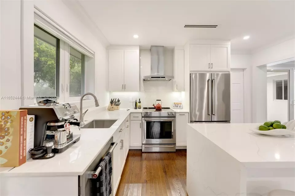 Kitchen - 547 Giralda Ave, Coral Gables, FL 33134 photo 1 of 4