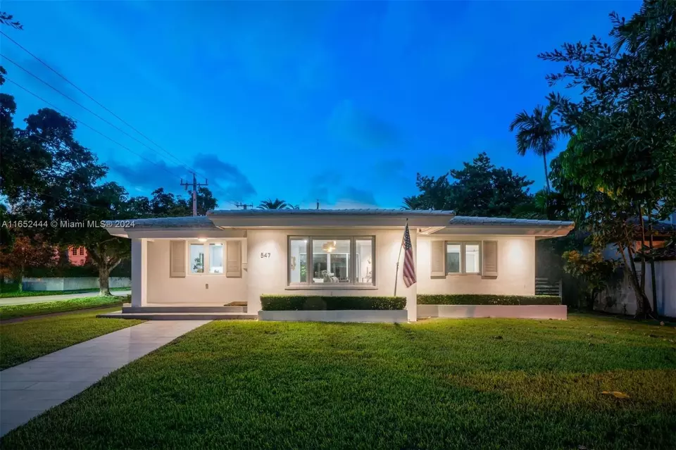 Exterior - 547 Giralda Ave, Coral Gables, FL 33134 photo 2 of 15
