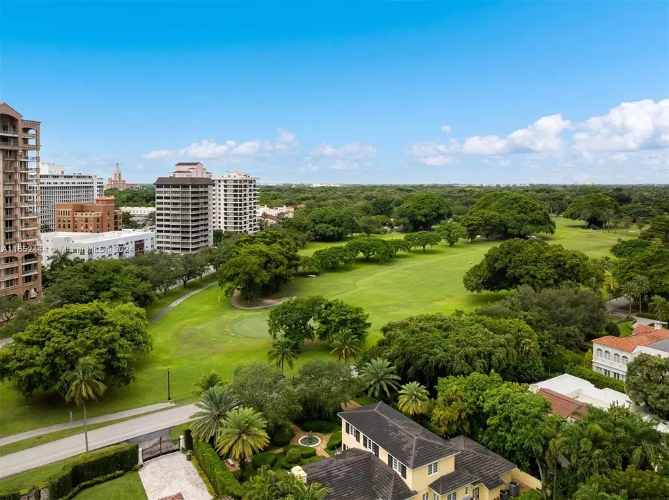 View/Area - 547 Giralda Ave, Coral Gables, FL 33134 photo 2 of 12